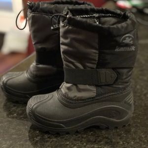 Toddler boys size 13 lined snow boots